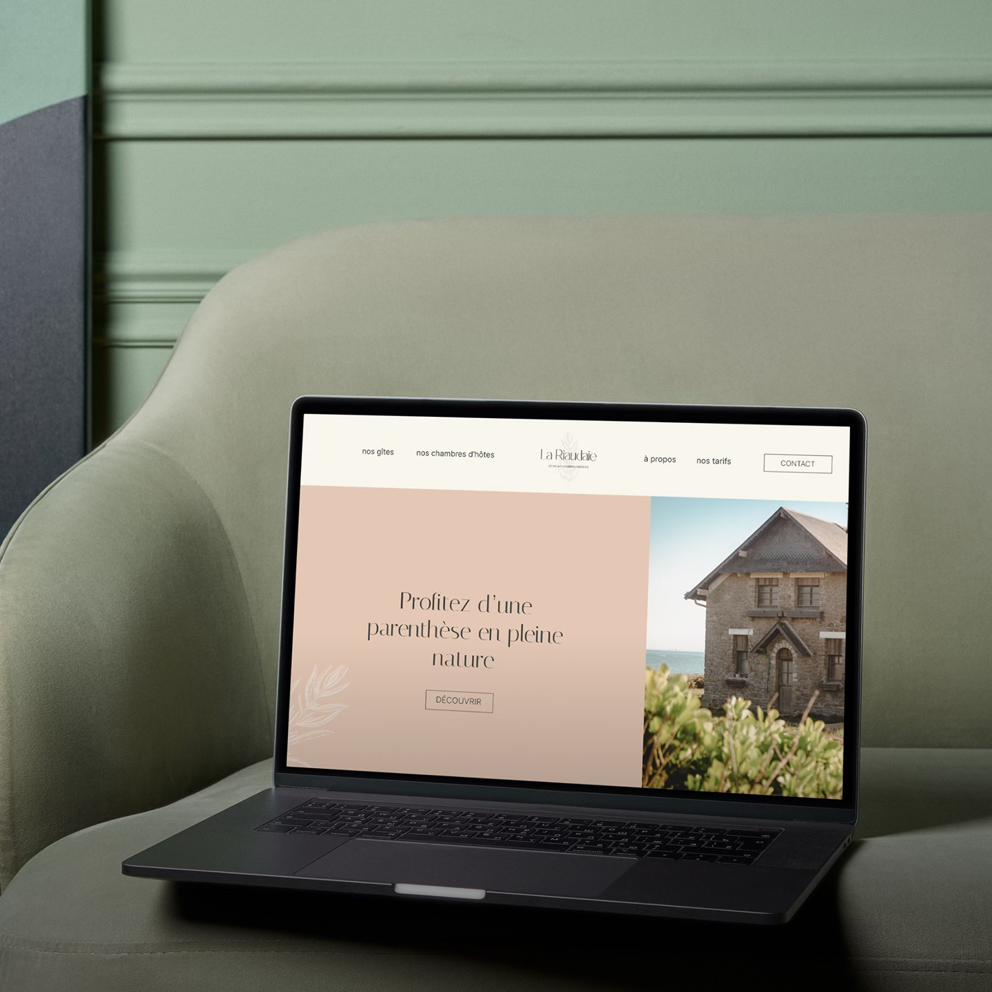 Logo design for the brand Redo on green gradient background